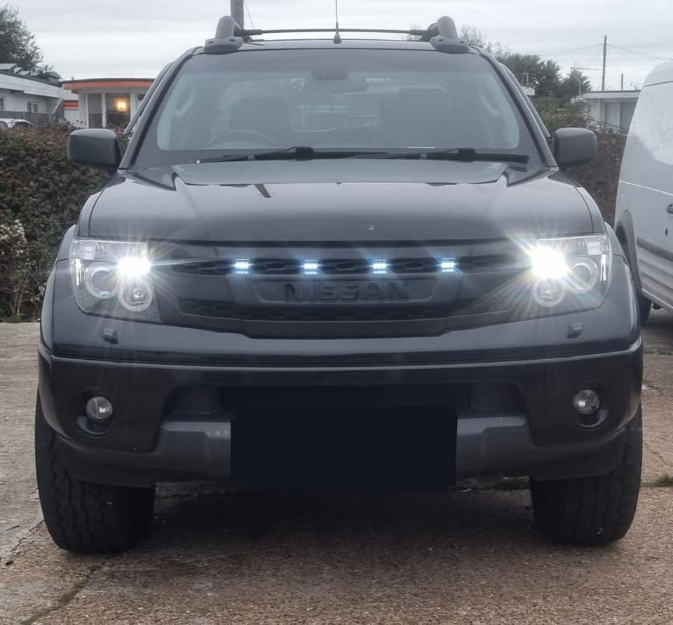NISSAN NAVARA D40 2005-2010 GRILL BLACK NISSAN
