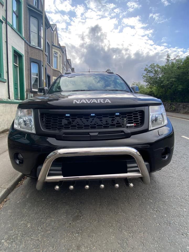 NISSAN NAVARA D40 FACELIFT COMPLETE GRILL BLACK LOGO