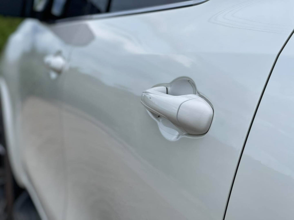 TOYOTA HILUX  DOOR HANDLE SET WHITE