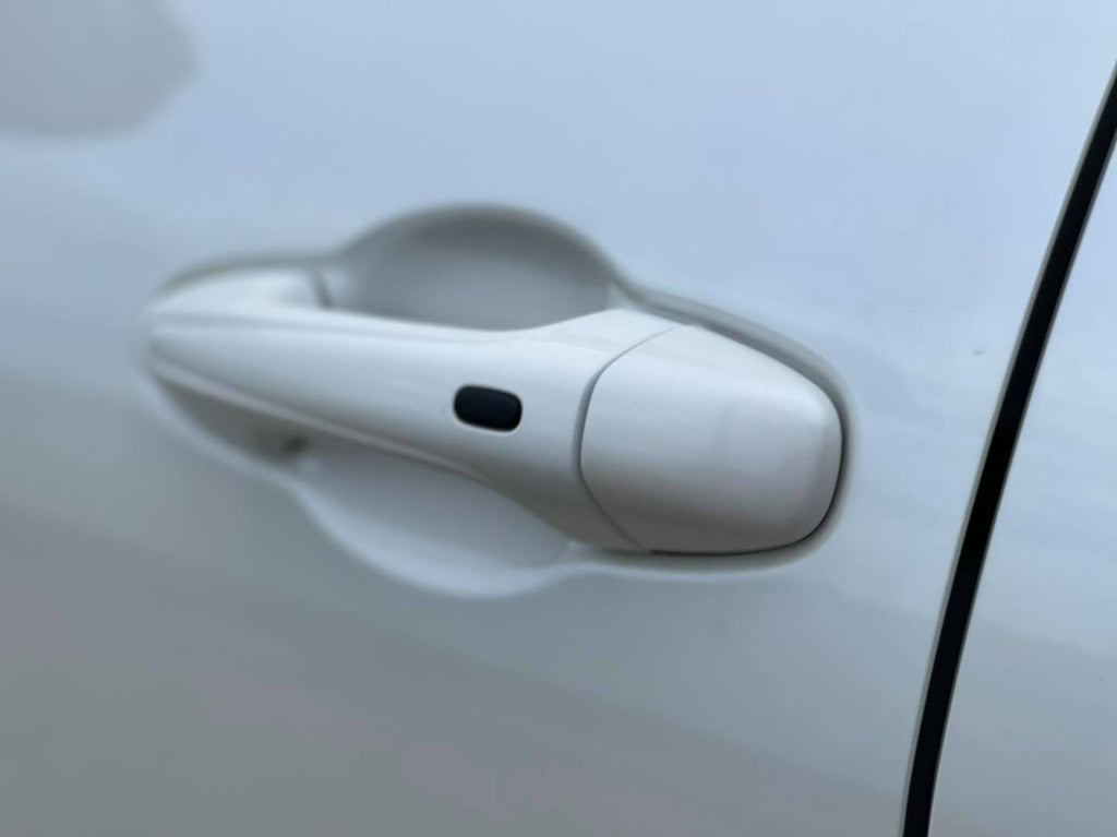 TOYOTA HILUX  DOOR HANDLE SET WHITE