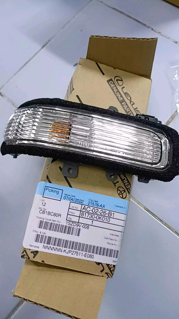 TOYOTA HILUX  MIRROR INDICATOR LIGHT GENUINE PART