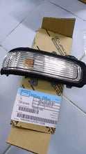 Load image into Gallery viewer, TOYOTA HILUX  MIRROR INDICATOR LIGHT GENUINE PART