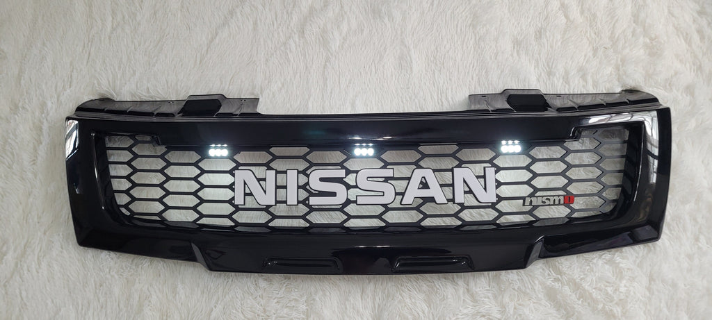 NISSAN NAVARA D40 2005-2010 GRILL WHITE NISSAN V2