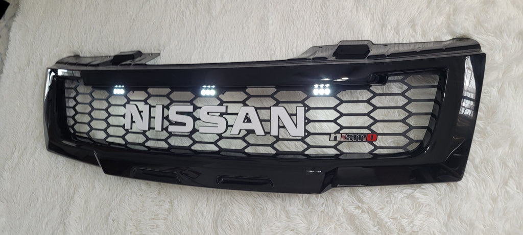 NISSAN NAVARA D40 2005-2010 GRILL WHITE NISSAN V2