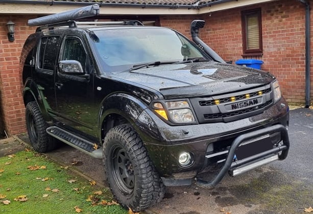 NISSAN NAVARA D40 2005-2010 GRILL BLACK NISSAN