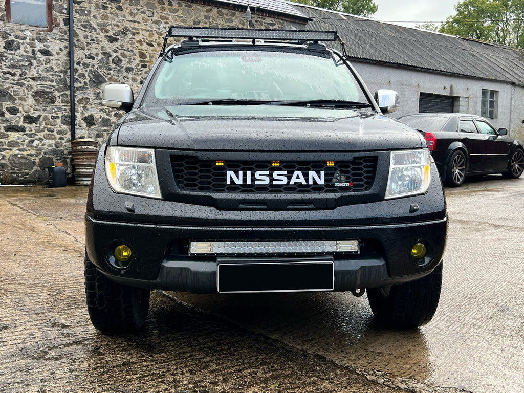 NISSAN NAVARA D40 2005-2010 GRILL WHITE NISSAN V2